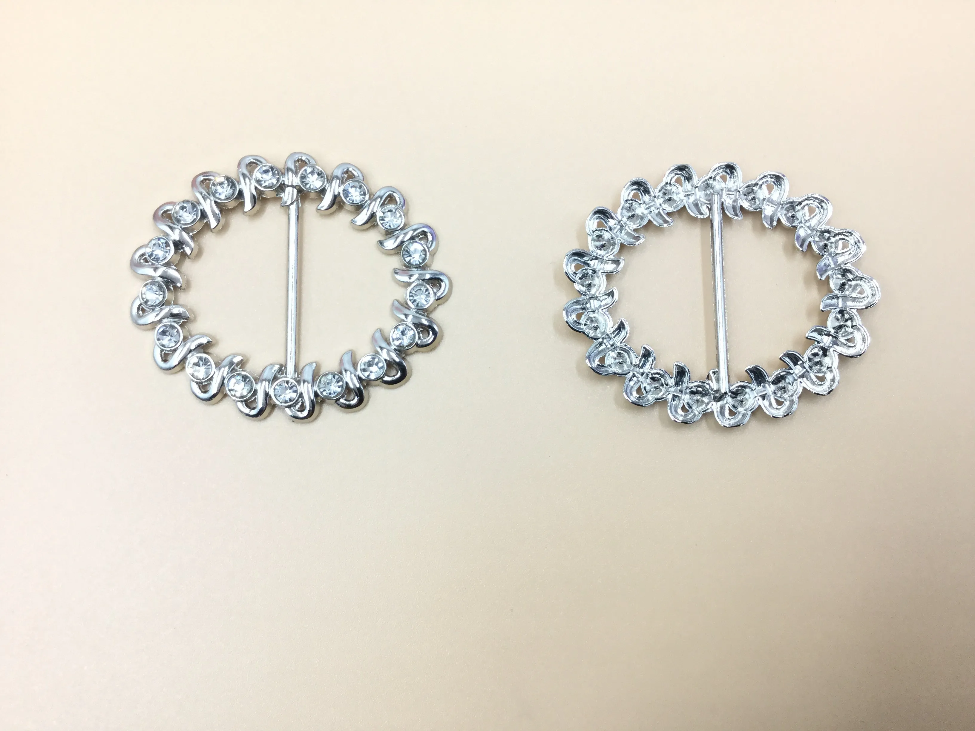 Silver Nickle Oval Shaped Metal Buckle With Stone