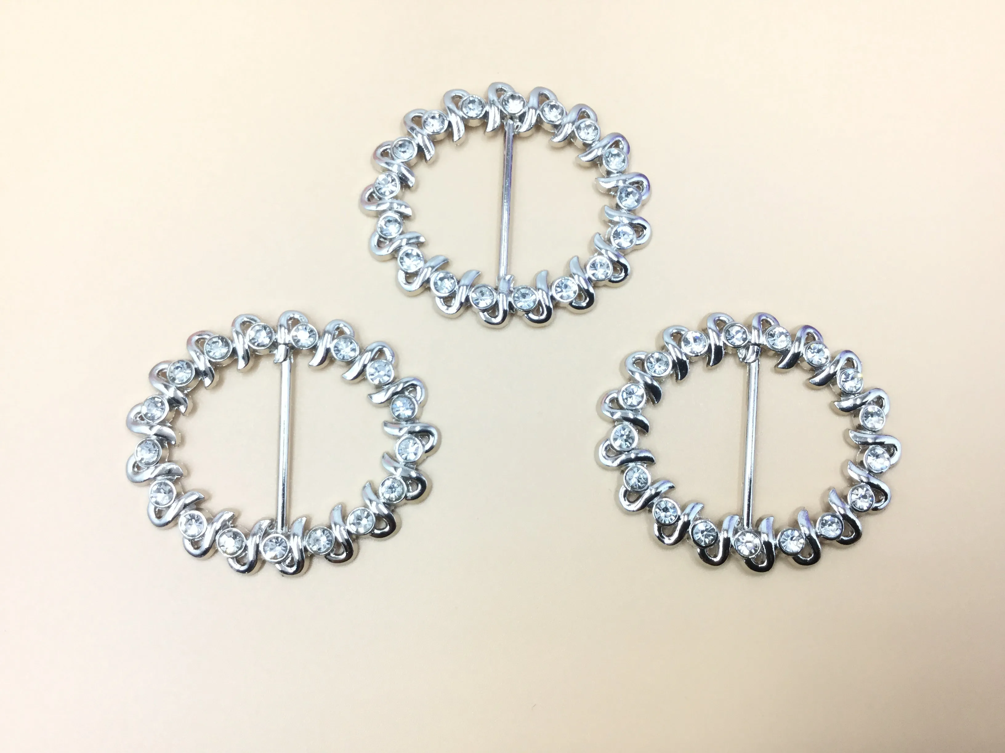 Silver Nickle Oval Shaped Metal Buckle With Stone